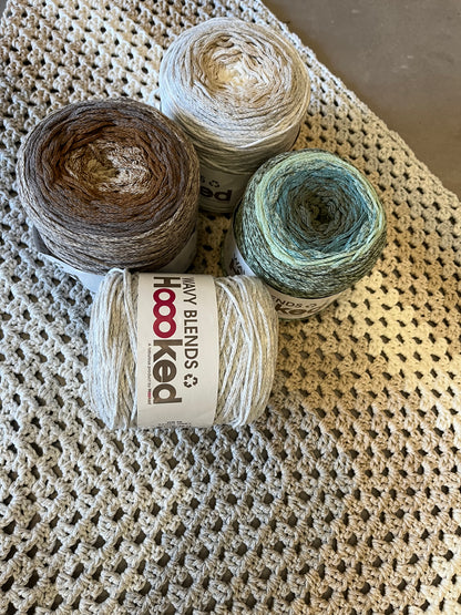 Omslagdoek gehaakt van Hoooked Wavy Blends