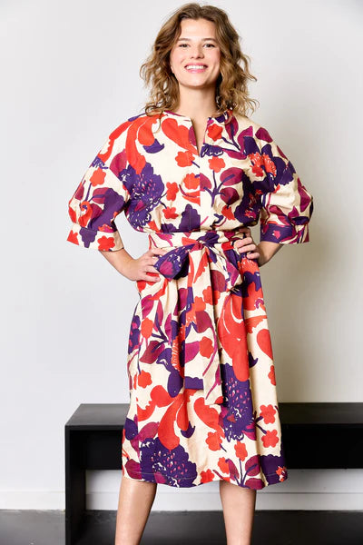 Atelier Jupe - Stof met Paarse en rode bloemenkatoen