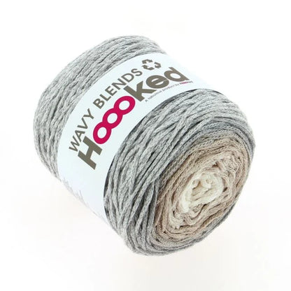 Omslagdoek gehaakt van Hoooked Wavy Blends